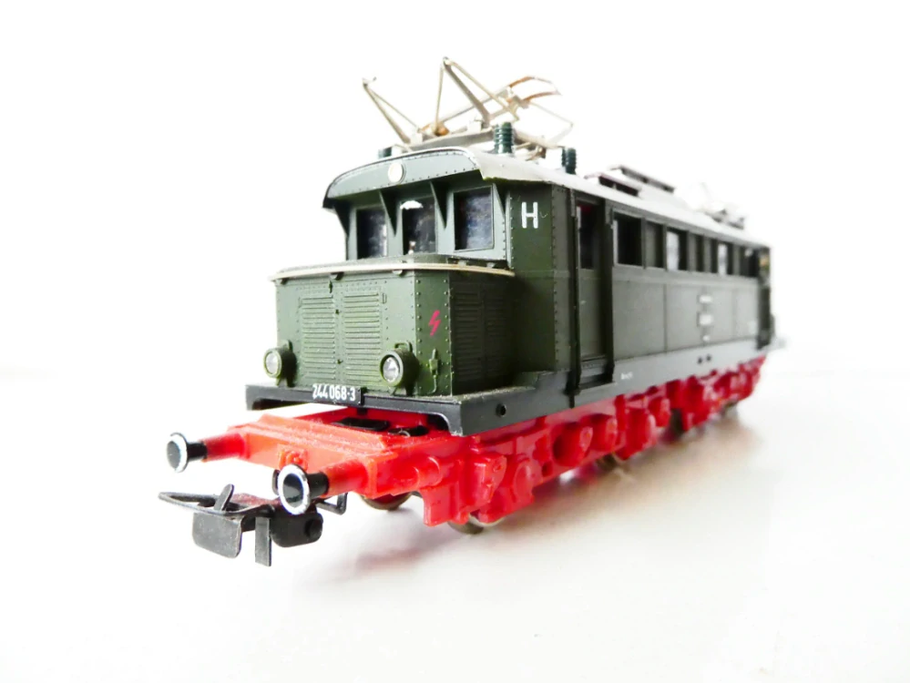 H0 PIKO Elektrická lokomotiva BR 244 068-3 DR OSVĚTLENÁ TOP STAV 
