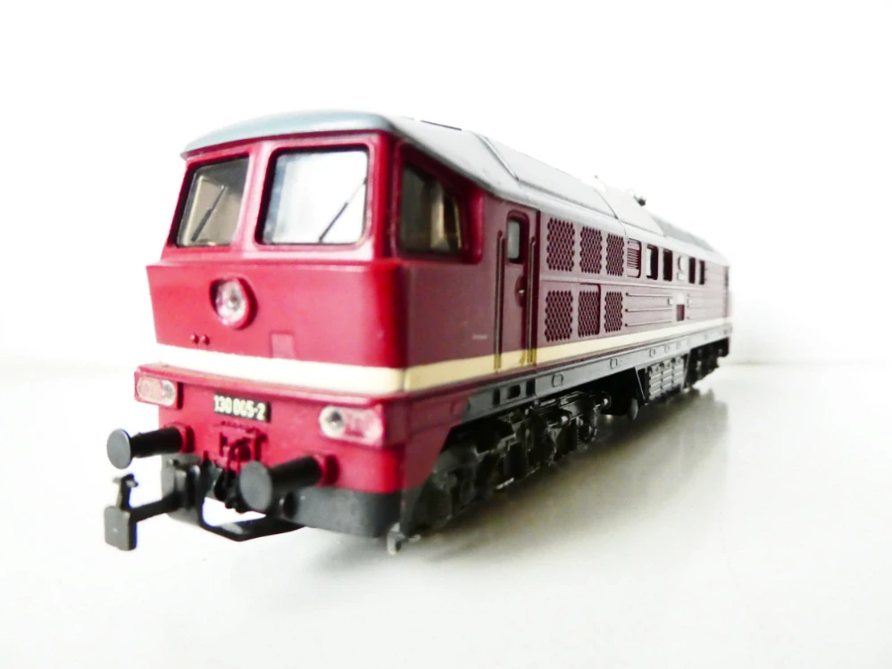 H0 PIKO Dieselová lokomotiva BR 130 005-2 CCCP DR OSVĚTLENÁ PĚKNÝ STAV