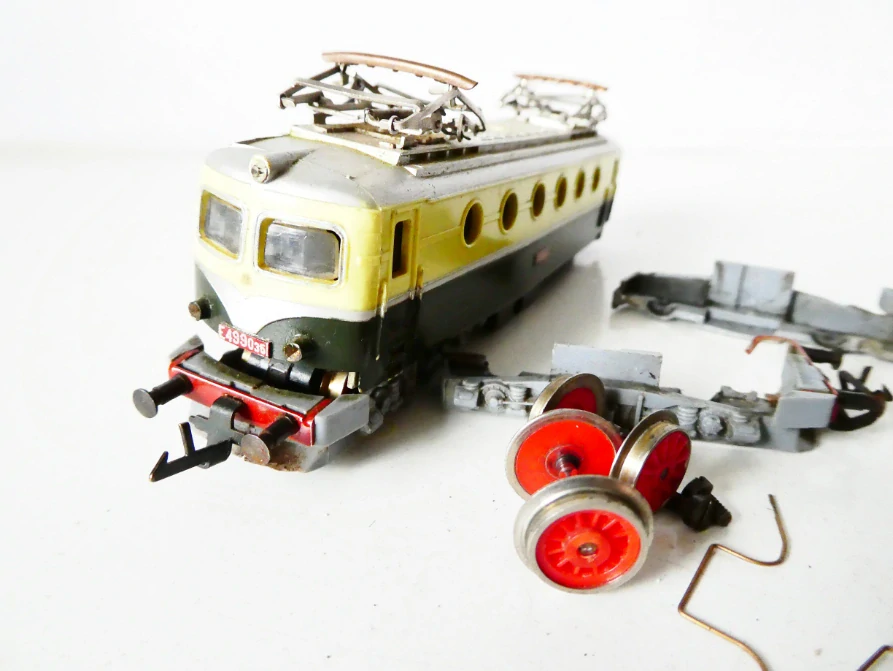 TT ZEUKE TORZO Elektrická lokomotiva BR 499 035 NA NÁHRADNÍ DÍlY