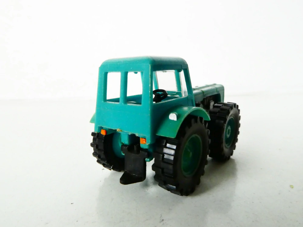 H0 Traktor modrý PĚKNÝ STAV