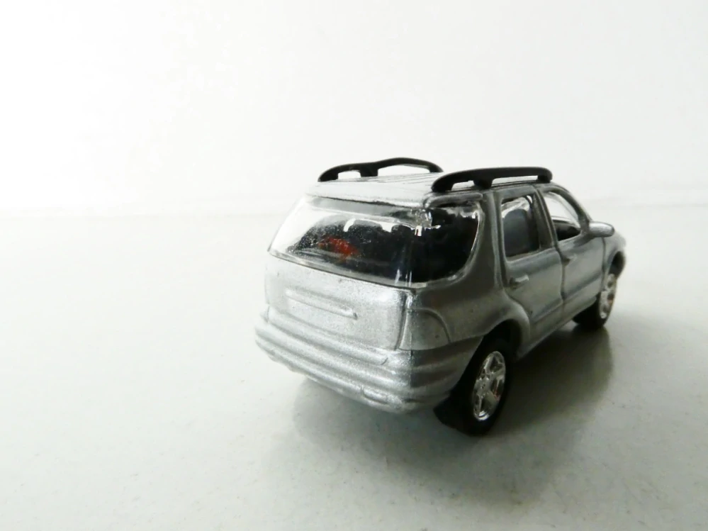 H0 Osobní automobil MERCEDES stříbrný PĚKNÝ STAV