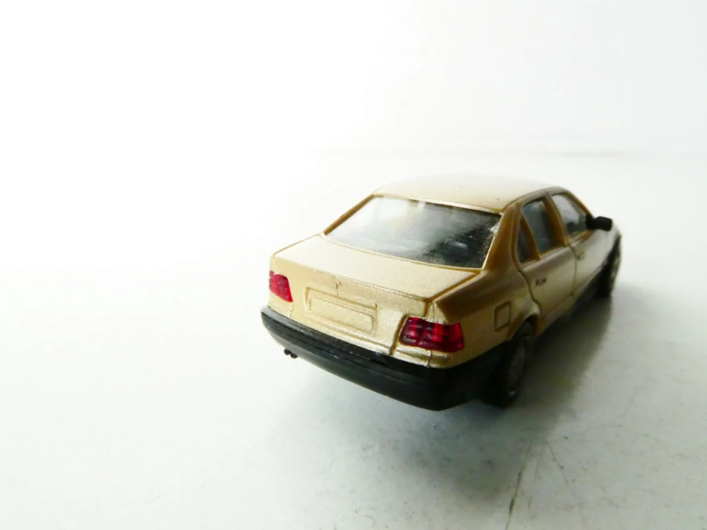 H0 HERPA Osobní automobil BMW 325i zlatý