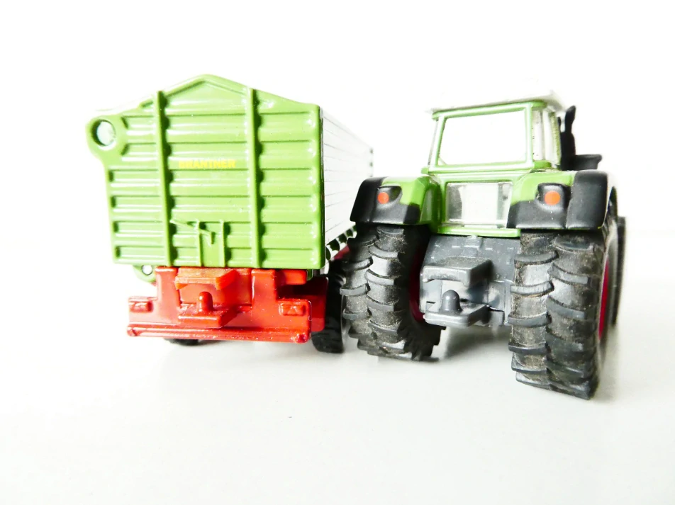 H0 SIKU 1845 Traktor zelený s valníkem TOP STAV
