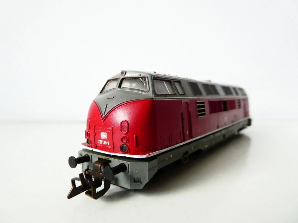 TT ZEUKE Dieselová lokomotiva BR 221 139-9 DB OSĚTLENÁ NA SERVIS (jede špatně, špatné bandáže)