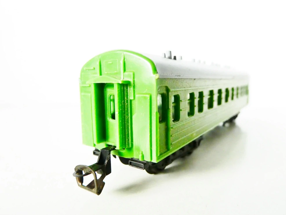 TT BTTB Osobní vůz zelený 4-osý bez značení kratší verze PĚKNÝ STAV 