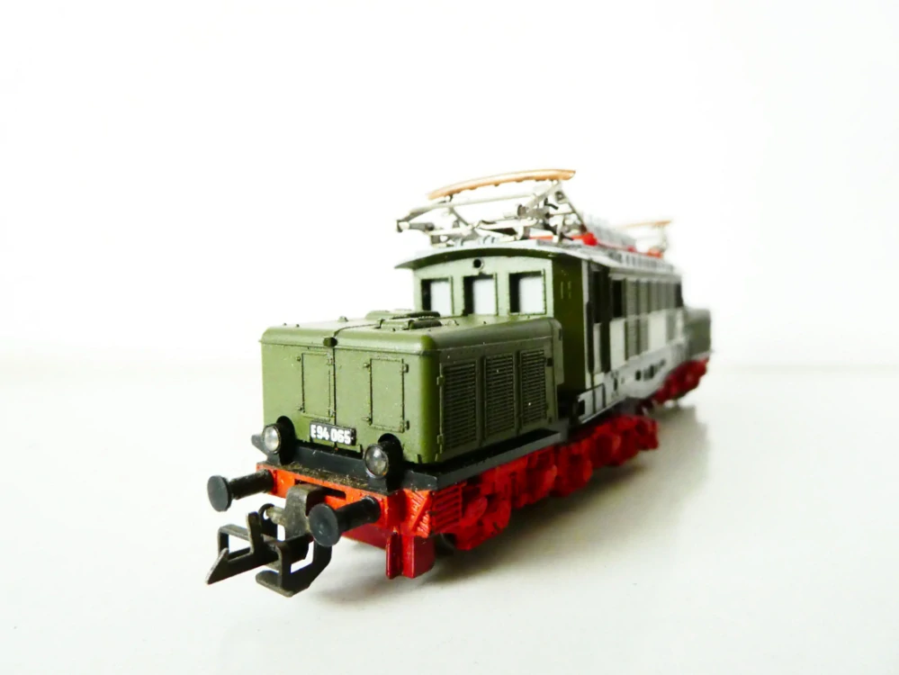 TT ZEUKE Elektrická lokomotiva E 94 065 DR PĚKNÝ STAV