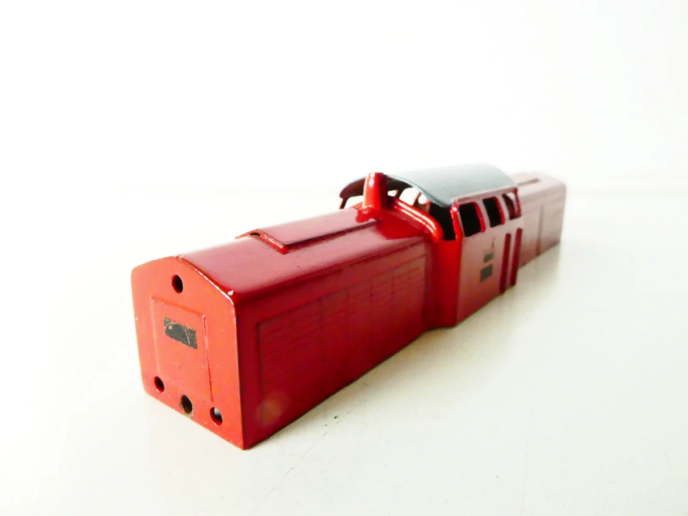 TT Náhradní KOVOVÁ kastle pro dieselovou lokomotivu BR 110 PĚKNÝ STAV