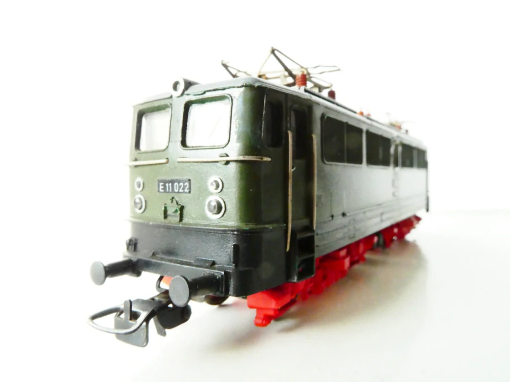 H0 PIKO Elektrická lokomotiva E 11 022 DR DR OSVĚTLENÁ