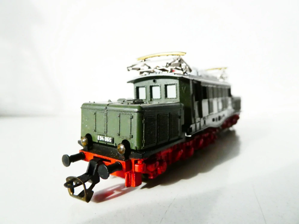 TT BTTB Elektrická lokomotiva E 94 065 DR OSVĚTLENÁ PĚKNÝ STAV