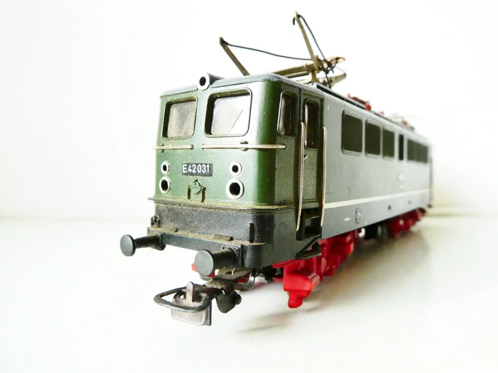 H0 PIKO Elektrická lokomotiva E 42 031 DR