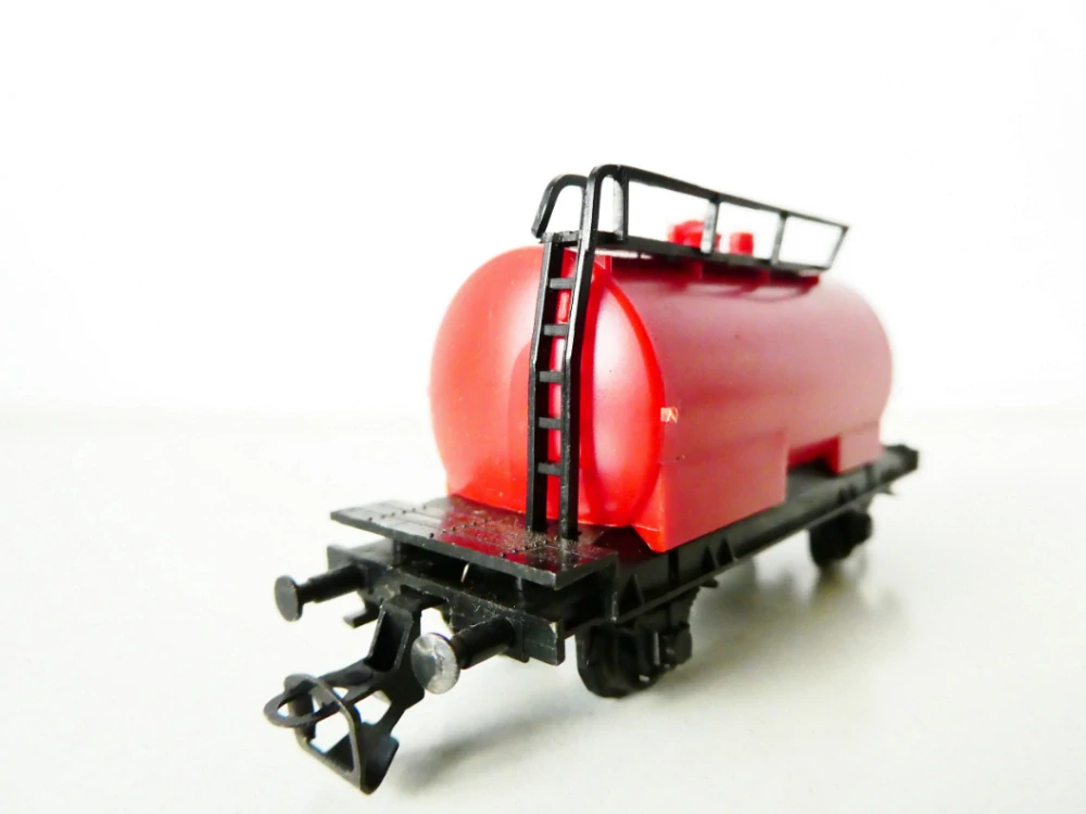 TT BTTB Cisternový vůz červený 