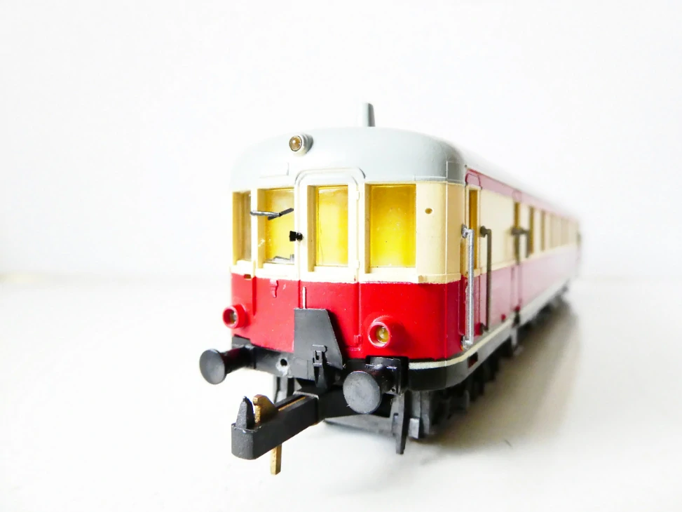 H0 PIKO Motorový vůz BR 185 004-9 k motorové soupravě DR NA OPRAVU (SVÍTÍ, MOTOR VRČÍ, LOKOMOTIVA NEJEDE) - vizuelně pěkný stav