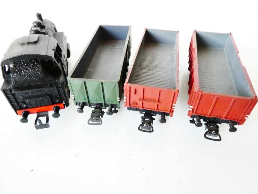 PIKO SET - Parní lokomotiva BR 80 018 DR OSVĚTLENÁ + 3x vůz + koleje PĚKNÝ STAV ANTIK