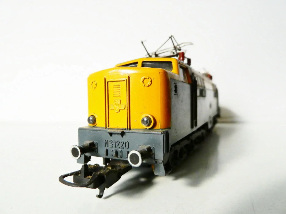 H0 LIMA Elektrická lokomotiva 1220 NS