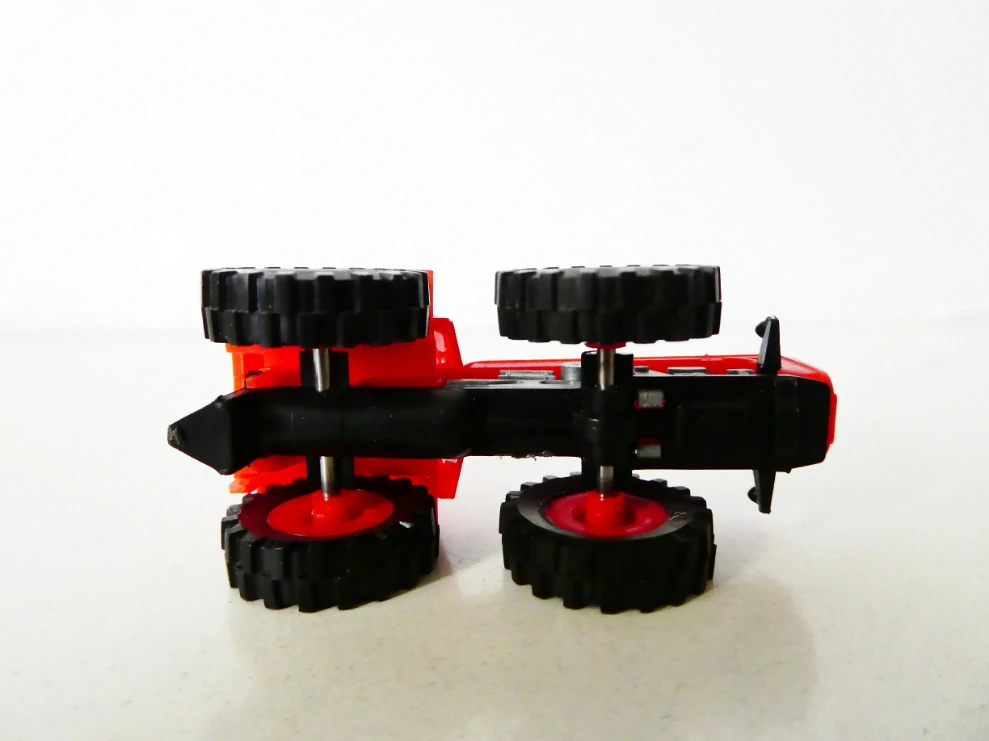 H0 Traktor červený PĚKNÝ STAV