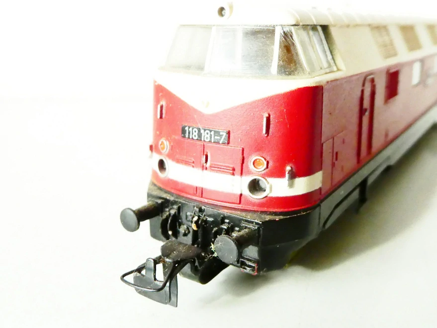 H0 PIKO Dieselová lokomotiva BR 118 181-7 DR OSVĚTLENÁ PĚKNÝ STAV