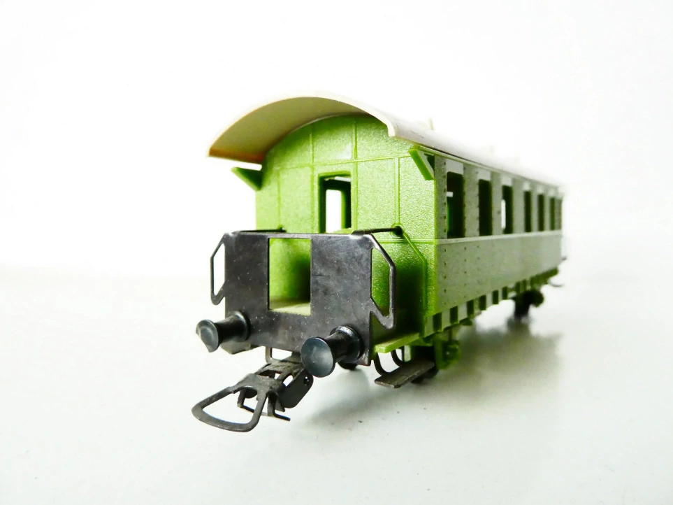 H0 PIKO Osobní vůz 340-328 zelený
