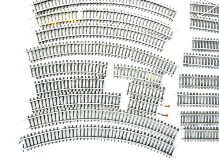 TT BTTB/ZEUKE MIX SET 30 ks Koleje s mírným opotřebením či menším poškozením pražců - vše, co je na foto