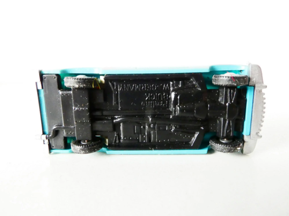 H0 PRALINE Osobní automobil BUICK mint PĚKNÝ STAV