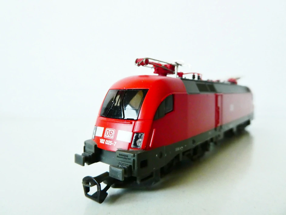 TT PIKO 47410 Elektrická lokomotiva Taurus 182 025-7 DB OSVĚTLENÁ TOP STAV NEPOUŽITÁ v orig. krabičce s návodem / NOVÉ