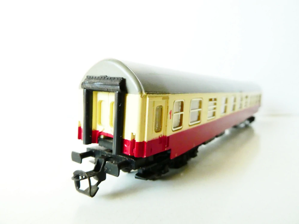 TT BTTB Osobní vůz 1. tř. 51 80 19 - 70 134 -8 DB OSVĚTLENÝ TOP STAV v orig. krabičce