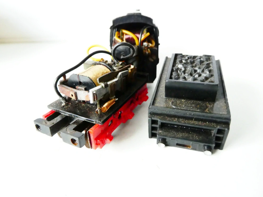 H0 Torzo parní lokomotivy s tendrem NA NÁHRADNÍ DÍLY