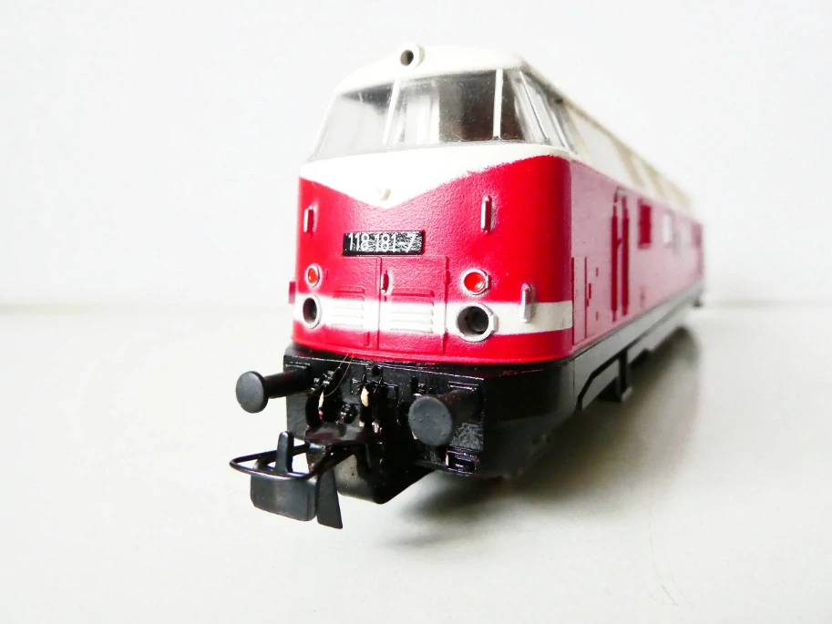 H0 PIKO Dieselová lokomotiva BR 118 181-7 DR OSVĚTLENÁ TOP STAV  v krabičce