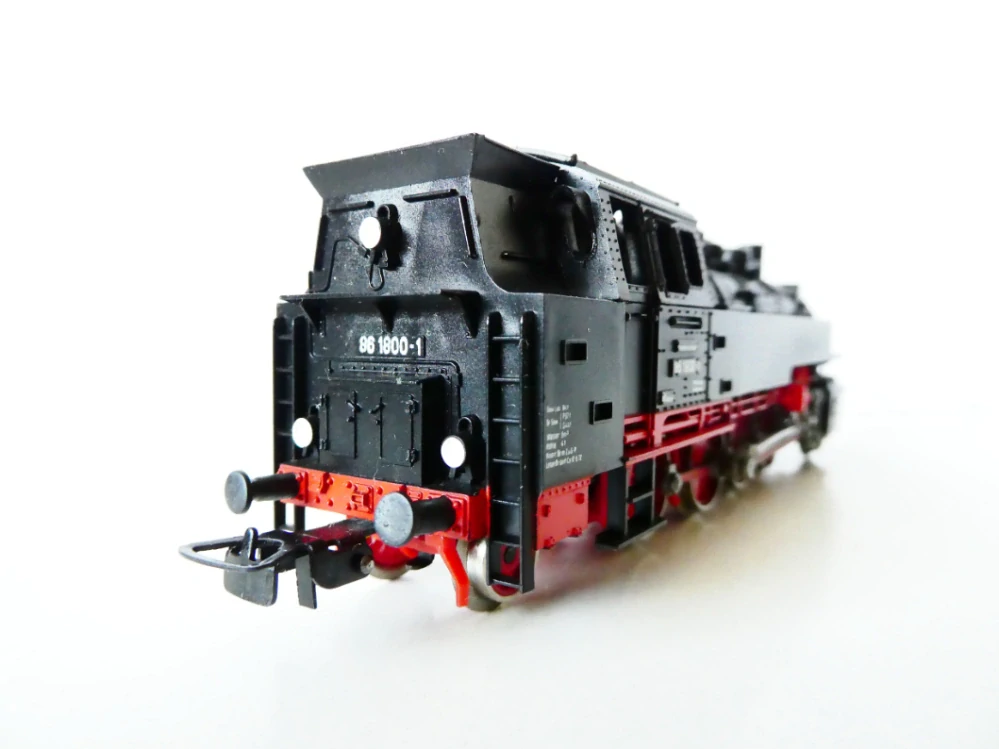 H0 PIKO Parní lokomotiva BR 86 1800-1 DR v orig. krabičce NA SERVIS (POPŘEDU JEDE PĚKNĚ, POZADU VRŽE)