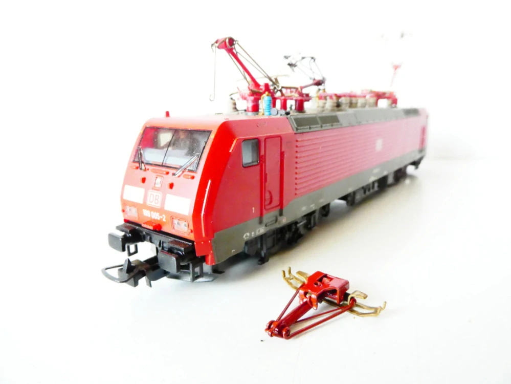 H0 PIKO Elektrická lokomotiva BR 189 005-2 DB NA OPRAVU SBĚRAČE (jede perfektně, svítí)