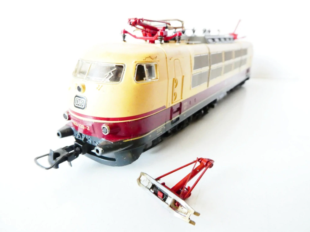 H0 ROCO Elektrická lokomotiva BR 103 120-2 DB NA OPRAVU SBĚRAČE (jede perfektně, svítí)