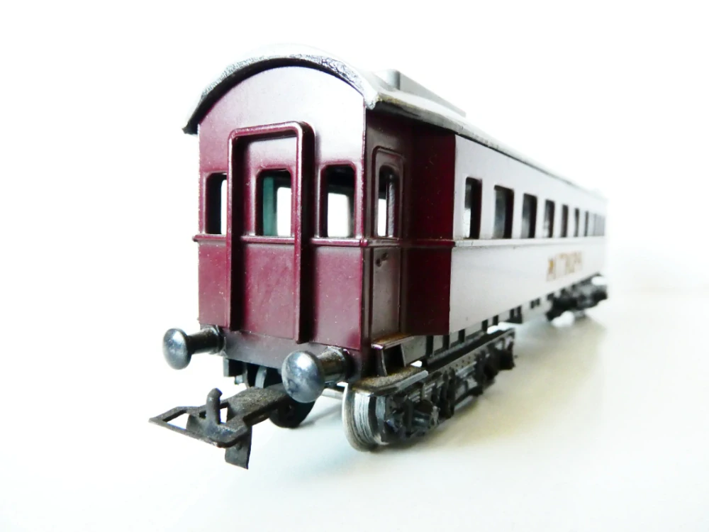 H0 SCHICHT Jídelní vůz MITROPA OSVĚTLENÝ v krabičce 