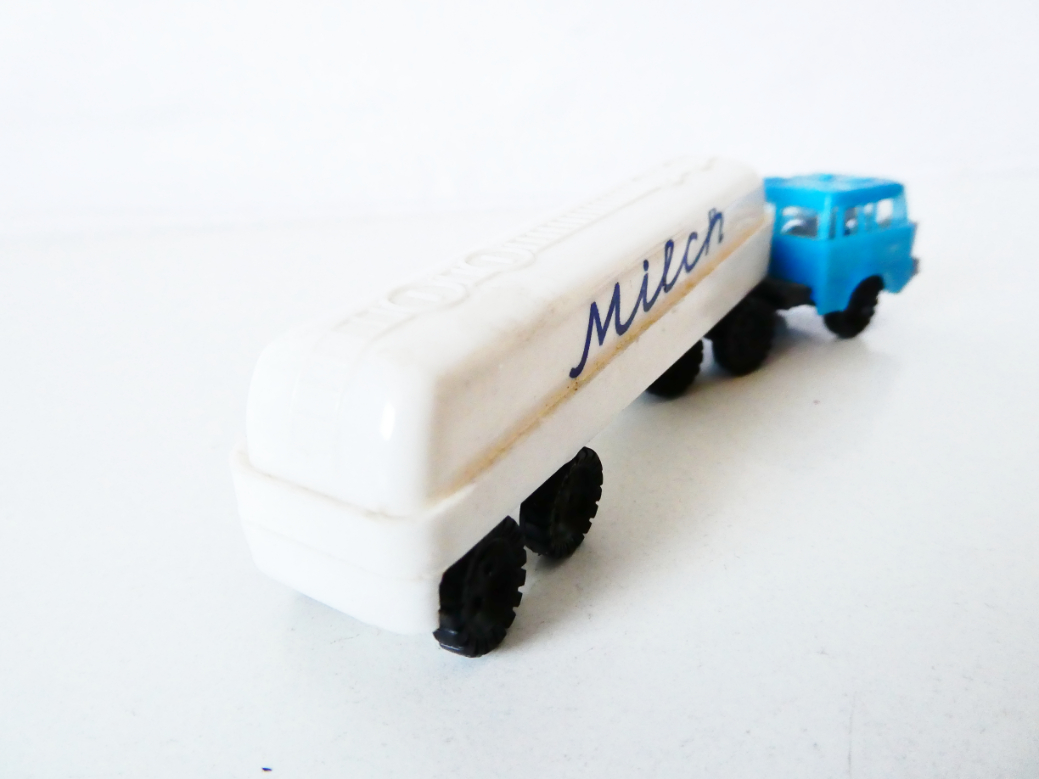 TT Nákladní automobil TATRA 813 66 s cisternou Milch PĚKNÝ STAV