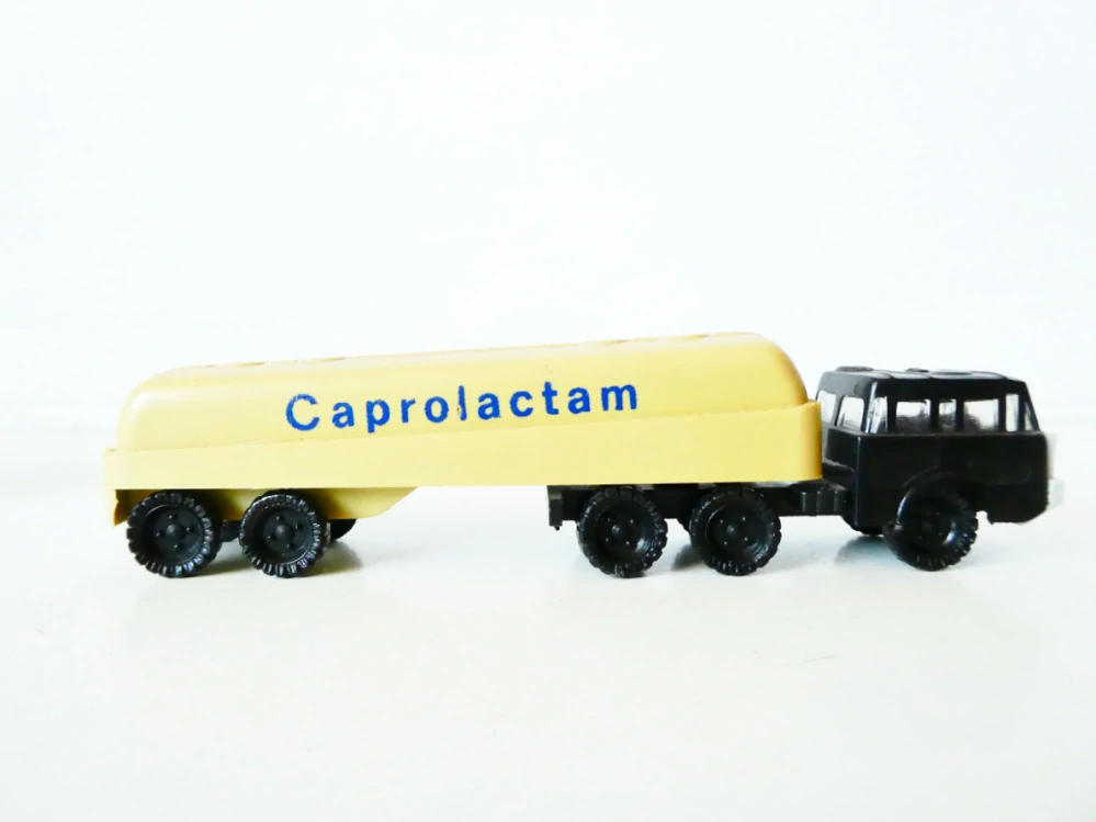 TT Nákladní automobil TATRA 813 66 s cisternou Caprolactam TOP STAV NEPOUŽITÝ v orig. krabičce