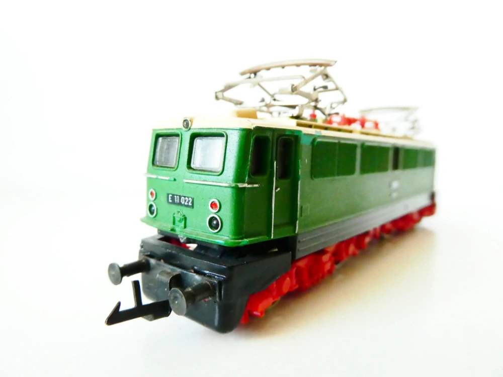 TT ZEUKE Elektrická lokomotiva E 11 022 DR OSVĚTLENÁ PĚKNÝ STAV v krabičce