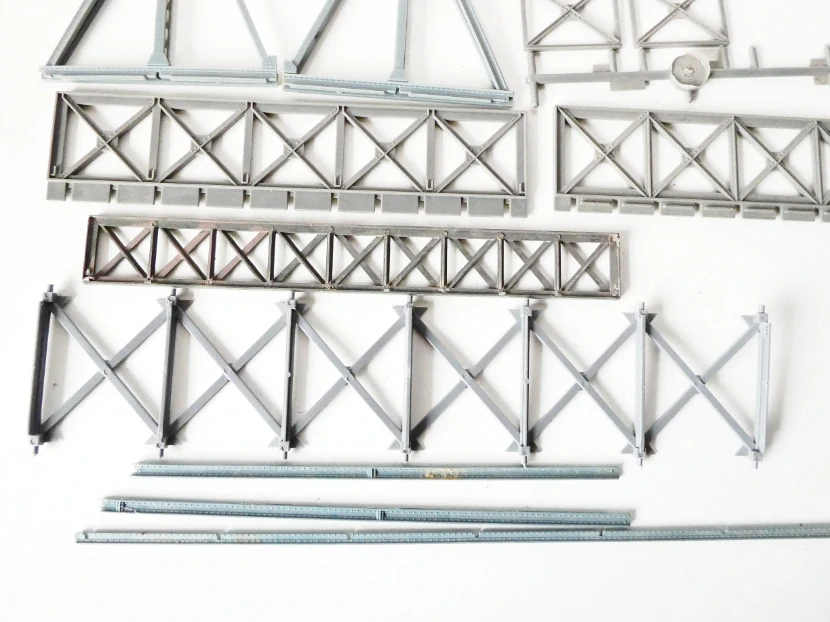 Náhradní díly k mostům - stavební doplňky (vše, co je na foto)