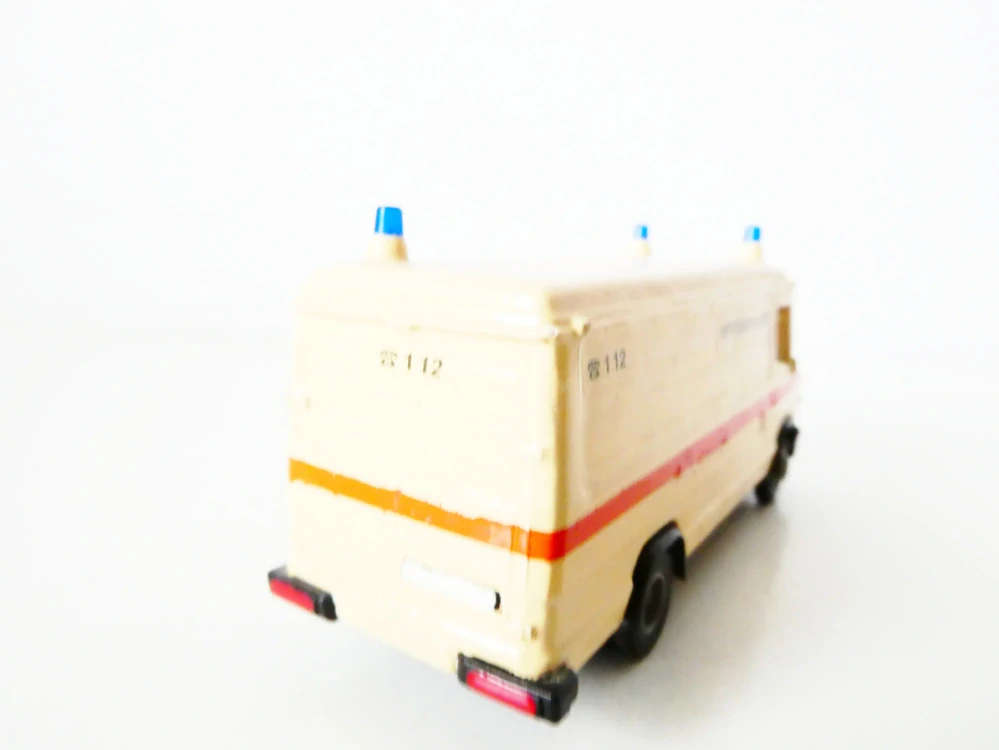 H0 Praline Dodávka MB 507-D Ambulance PĚKNÝ STAV