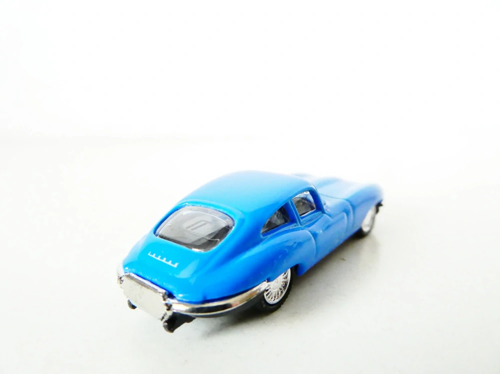 H0 Osobní automobil Jaguar TOP STAV