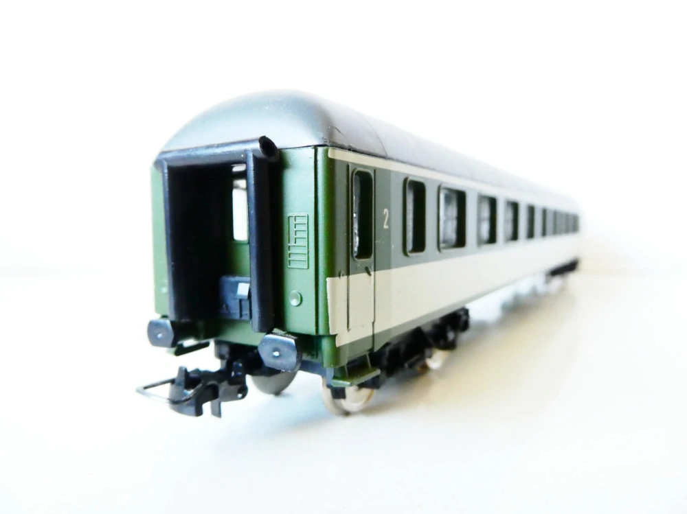 H0 LIMA - Osobní vůz 2. tř. 51 80 22-40 028-2 DB OSVĚTLENÝ PĚKNÝ STAV