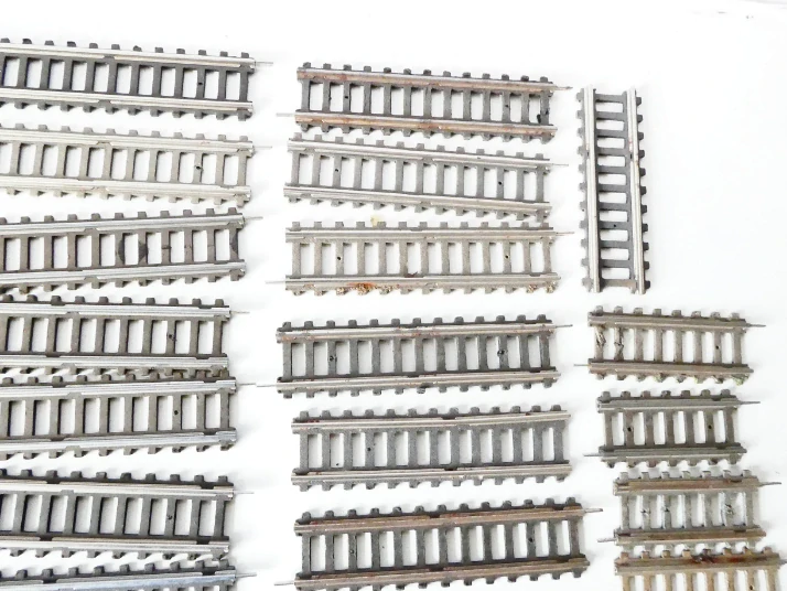 H0 MIX SET Kolej starší výroby 40 ks (vše, co je na foto)