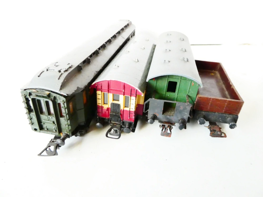 H0 MIX SET 4 ks VOZY NA RENOVACI NEBO NÁHRADNÍ DÍLY (vše, co je na foto)