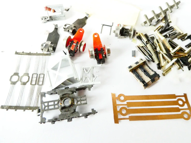 N MIX SET Náhradní díly k modelové železnici