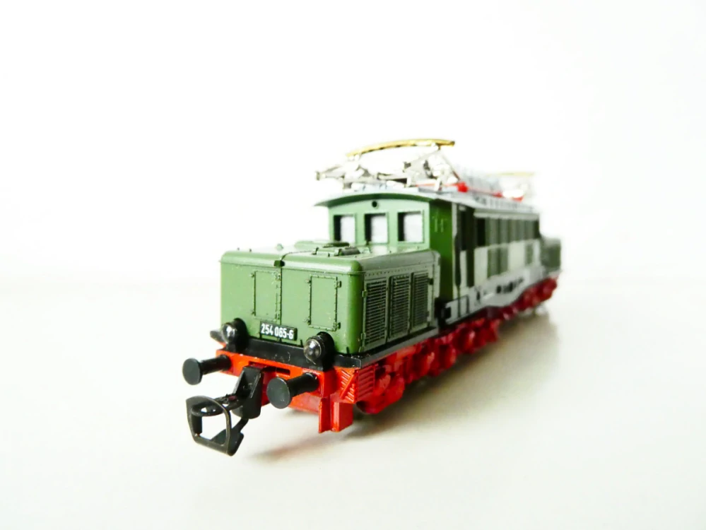 TT BTTB Elektrická lokomotiva BR 254 065-6 DR OSVĚTLENÁ TOP STAV v origilnální krabičce s návodem