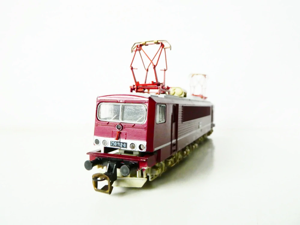TT BTTB Elektrická lokomotiva BR 250 112-0 DR NA OPRAVU NEBO NÁHRADNÍ DÍLY (NEJEDE)