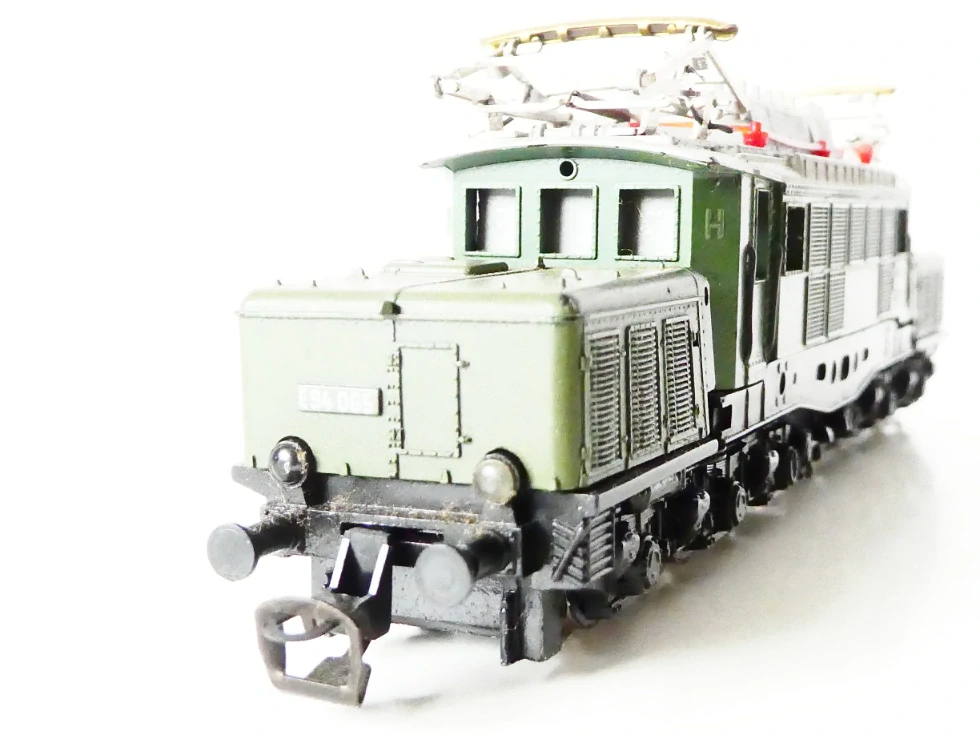 TT BTTB Elektrická lokomotiva BR 254 065-6 DR OSVĚTLENÁ (NA OPRAVU - NA KOLEJÍCH PROKLUZUJE A NEJEDE, SVÍTÍ)