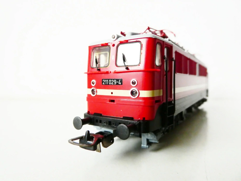 H0 NOVÉ PIKO 51033 Elektrická lokomotiva BR 211 029-4 DR OSVĚTLENÁ TOP STAV NEPOUŽITÁ v orig. krabičce s doplňky a návodem NOVÁ