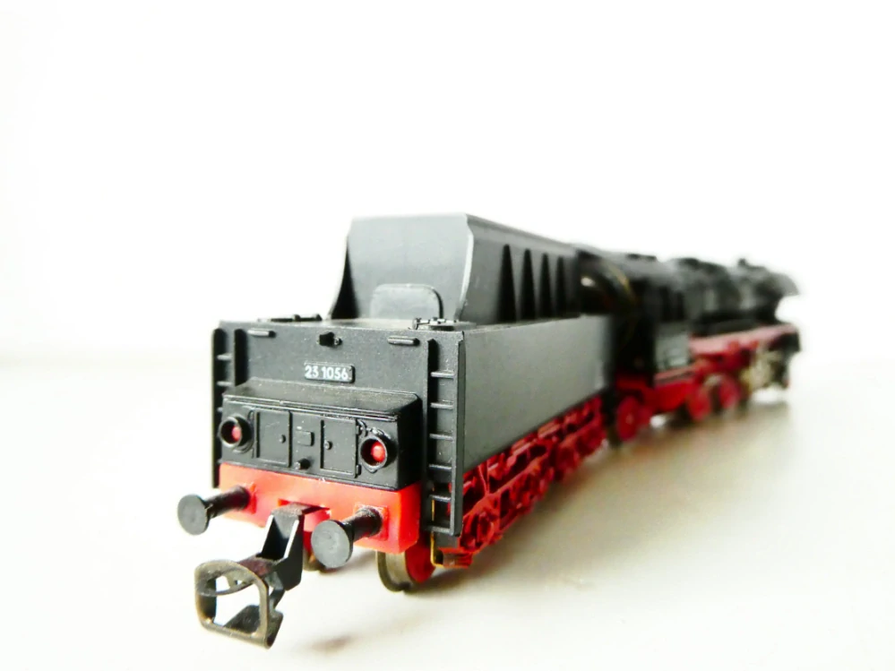 TT BTTB Parní lokomotiva BR 23 1056 s tendrem DR OSVĚTLENÁ PĚKNÝ STAV v krabičce s průvodním listem
