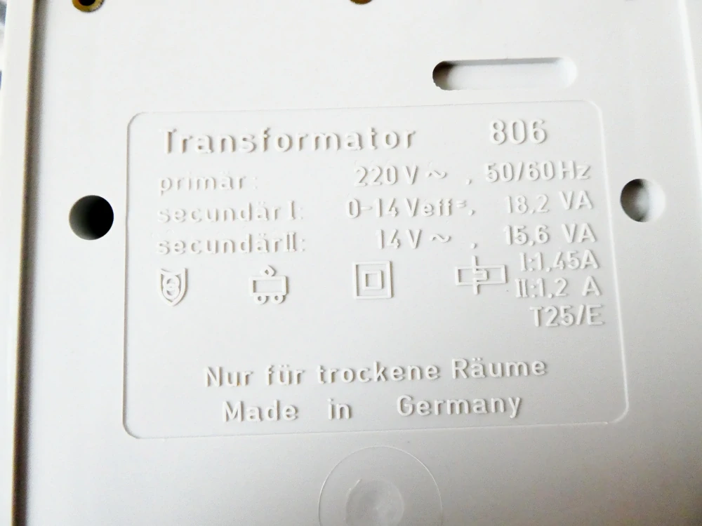 TITAN typ 806 - 33 VA Regulační transformátor (trafo) s pulsní regulací TOP STAV NEPOUŽÍVANÉ v orig. krabici