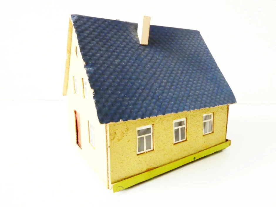 TT Patrový rodinný dům s kůlnou