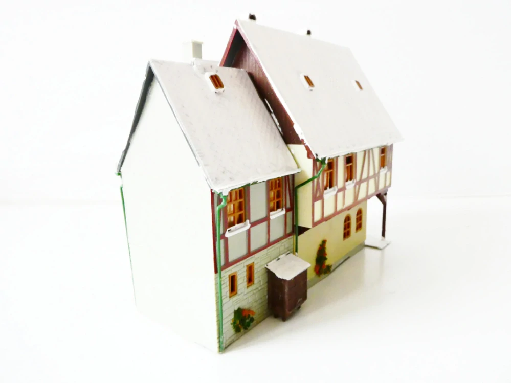 TT/H0 Městský hrázděný dům zasněžený