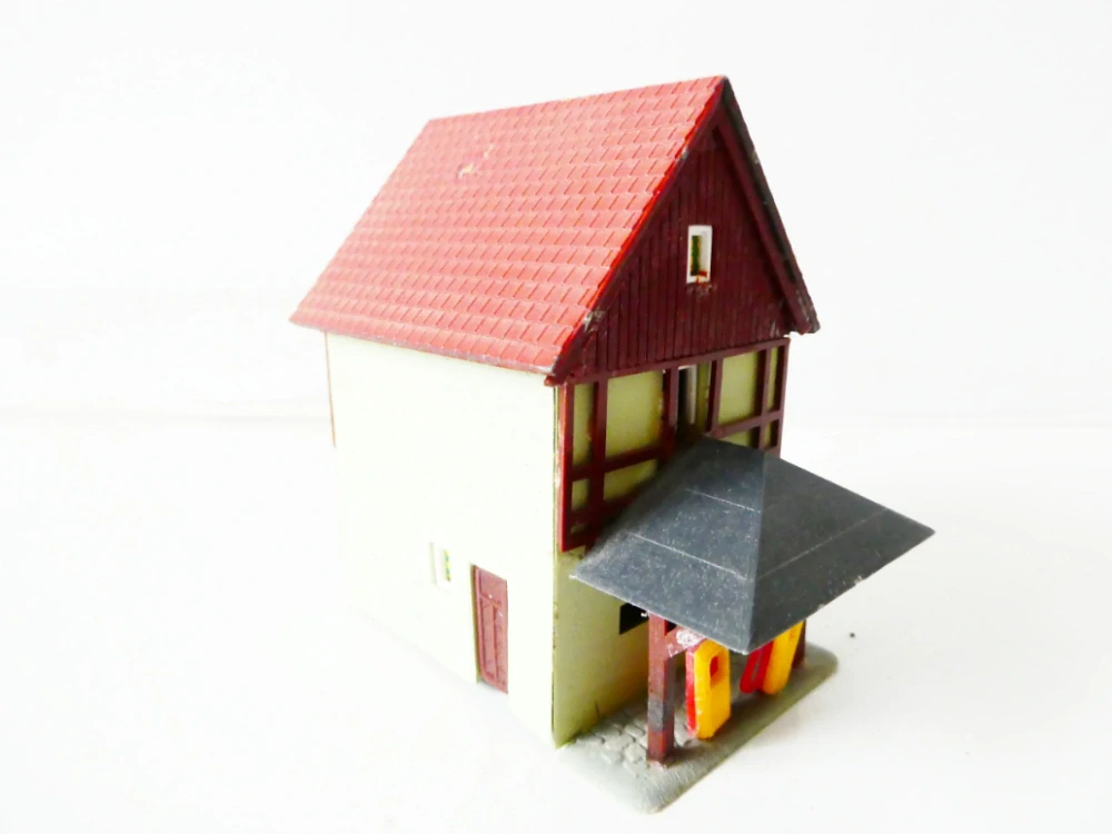 TT VERO Hrázděný dům s čerpací stanicí